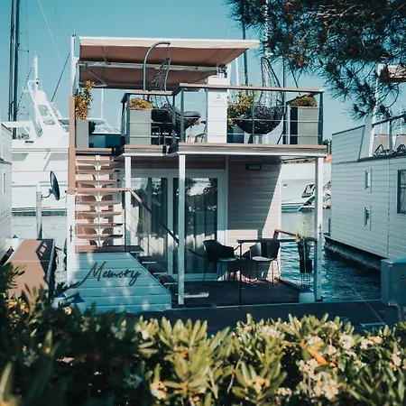 Floating House Memory 度假居 波尔托罗