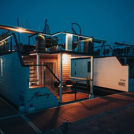 Floating House Memory בית נופש