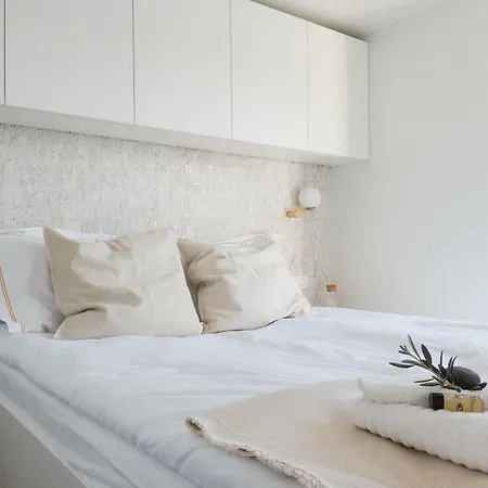Floating House Memory בית נופש